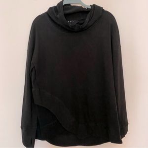 Noli Yoga black hoodie